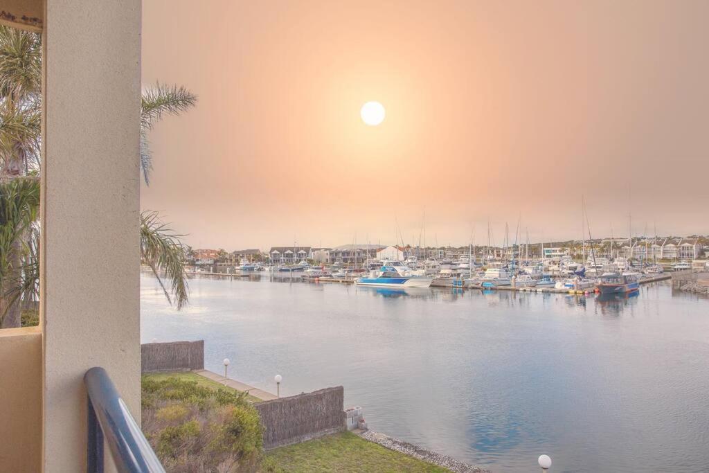 Waterfront Townhouse - Picturesque Marina Views Leilighet Port Lincoln Eksteriør bilde