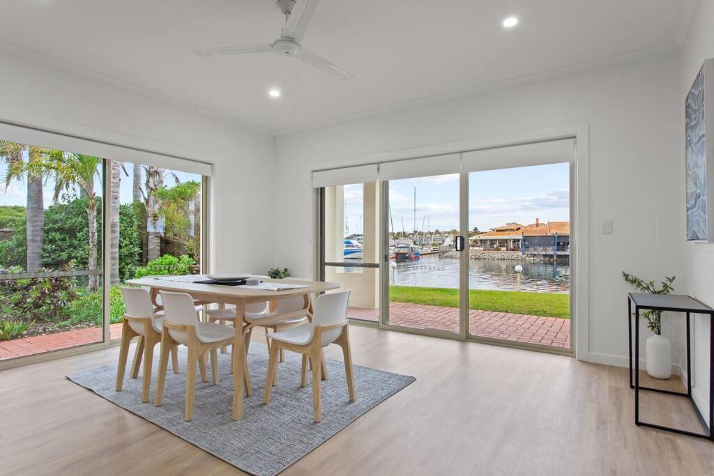 Waterfront Townhouse - Picturesque Marina Views Leilighet Port Lincoln Eksteriør bilde