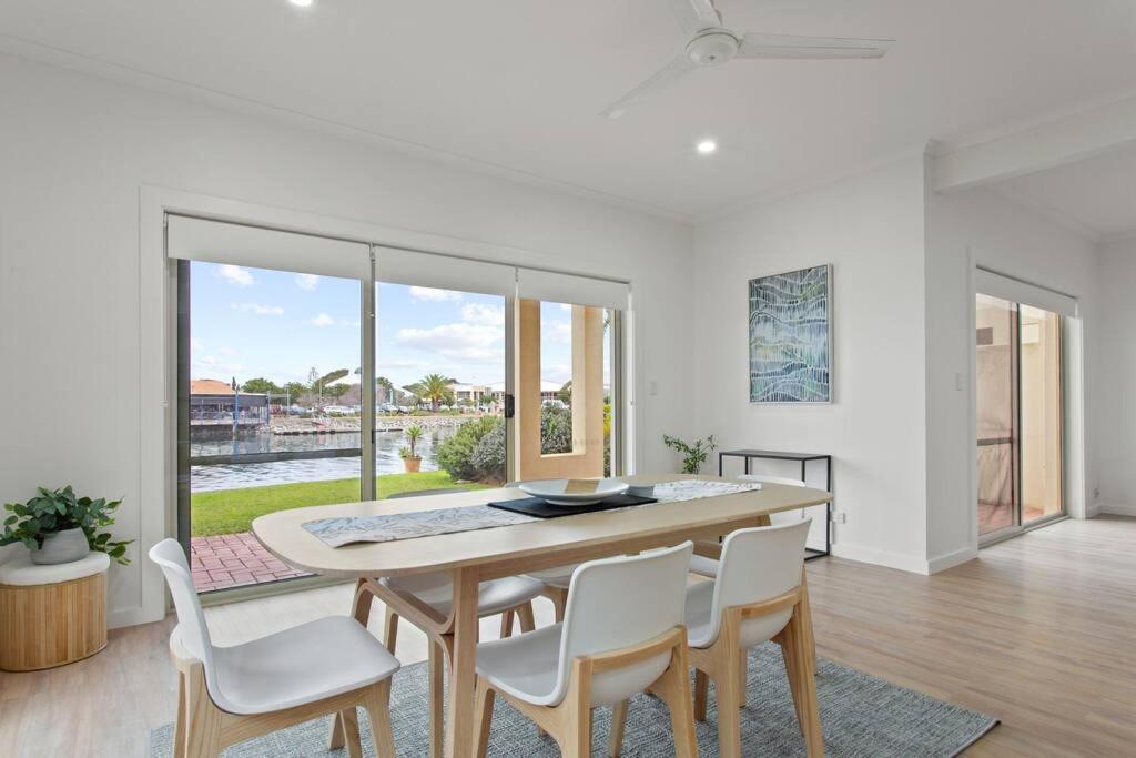 Waterfront Townhouse - Picturesque Marina Views Leilighet Port Lincoln Eksteriør bilde
