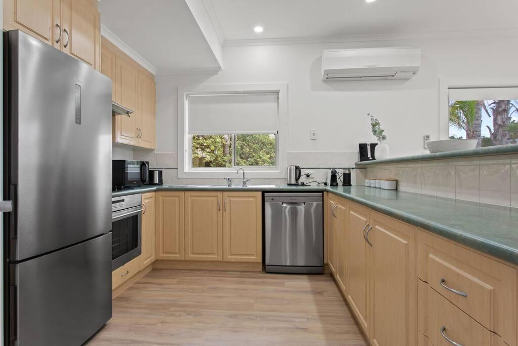 Waterfront Townhouse - Picturesque Marina Views Leilighet Port Lincoln Eksteriør bilde